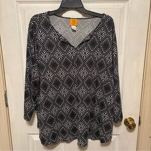 Black and White Geometric Women's Top